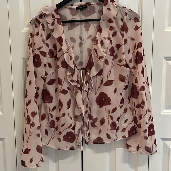 Dynamite semi-sheer flyaway blouse - Picture 3 of 6